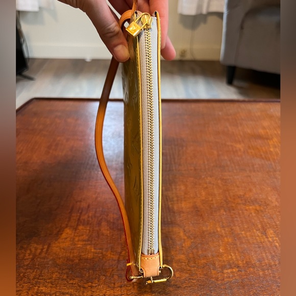 Louis Vuitton Lexington Pochette - Picture 11 of 14